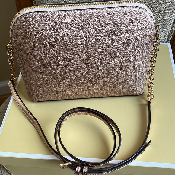 Michael Kors Medium Dome Crossbody Bag Rose Gold - Picture 4 of 16